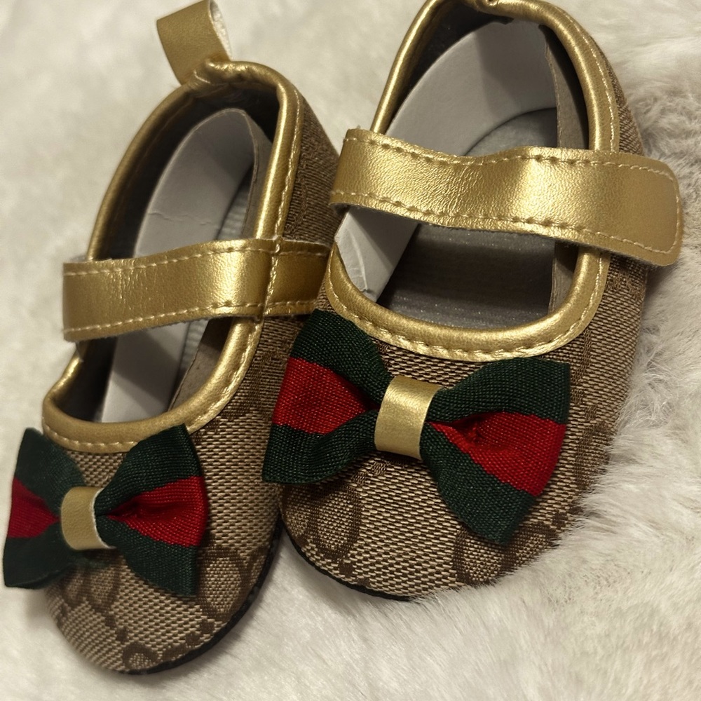 Baby girl crib shoes, brand new. Super cute